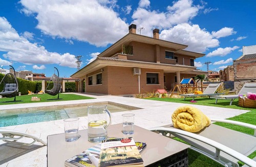 Vinaixa Villa | Homerez - Spacious Villa in Vinaixa with Pool and Jacuzzi