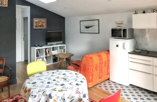 Le Pian-Medoc Apartment | Homerez - T2 with Garden in Le Pian-Médoc