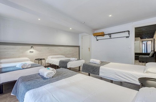 El Poble-sec Hotel | HOSTAL BEDMATES