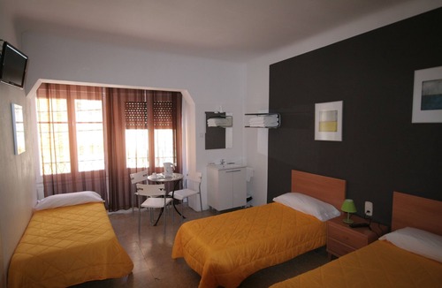 Portbou Hostel | Hostal Juventus