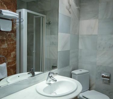 Olvega House | Hostal Los Infantes