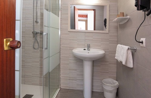 Sant Antoni de Portmany Hostel | Hostal Montaña