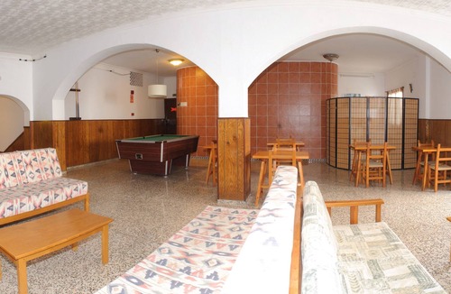 Sant Antoni de Portmany Hostel | Hostal Montaña