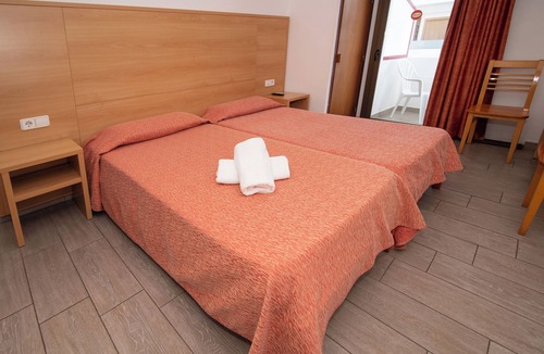 Sant Antoni de Portmany Hostel | Hostal Montaña