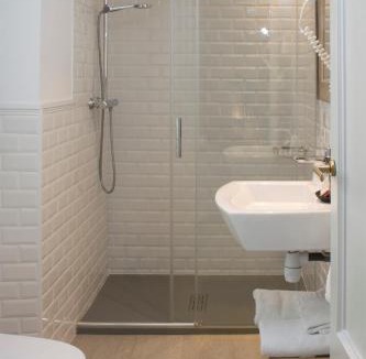 Arenys de Mar House | Hostal Portofino