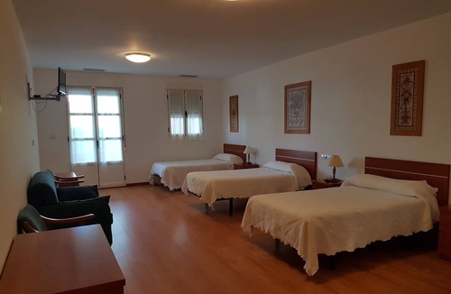 Villafranca del Bierzo Hostel | Hostal Restaurante La Charola