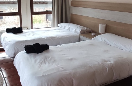 Canales de la Sierra Hostel | Hostal Rural with Bar La Villa