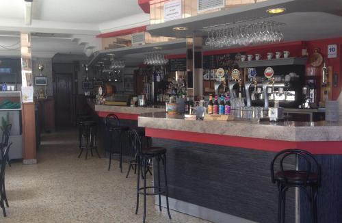 Santa Marina del Rey House | Hostal Salones Victoria