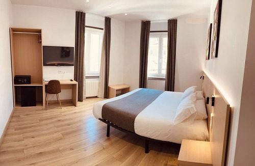 Literary Quarter Hostel | Hostal Sol Square Madrid