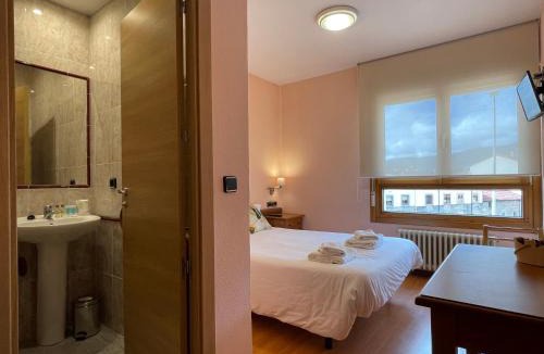Duruelo de la Sierra House | Hostal Torreblanca