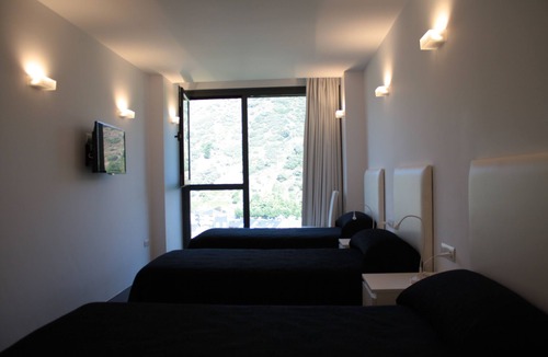 Villafranca del Bierzo Hostel | Hostal Tres Campanas