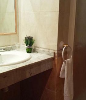Valdepenas House | Hostal Valdepeñas by Bossh! Hotels