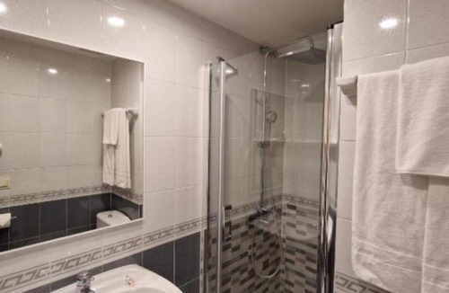 Abena House | Hostal Valle De Tena