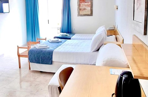 Los Cuarteros Hotel | Hotel Alaska