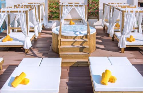 Santa Susanna Hotel | Hotel Alhambra
