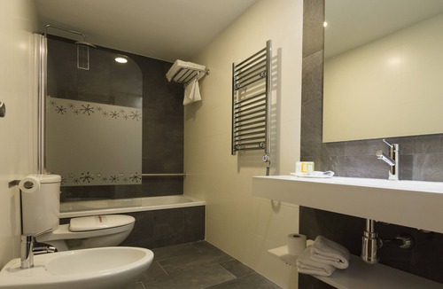 Ainsa Hotel | Hotel Apolo