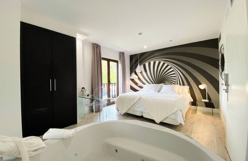 Santillana del Mar Hotel | Hotel Cuevas - Adults Only