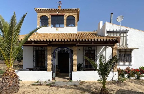 Bollullos Par del Condado House | House in Bollullos Par del Condado with a garden