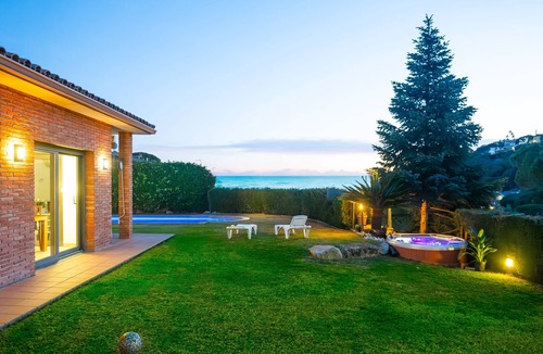 Sant Andreu de Llavaneres House | House with jacuzzi near the beach ideal for families