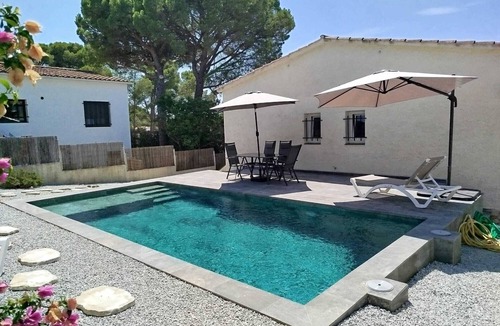 L'Escala House | House 2 bedroom with air conditioning and parking 1400 m from the beach