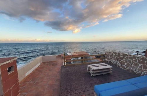 Guimar Ski Chalet | House above the sea. Impressive.