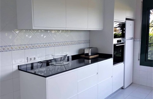 Sant Pere Pescador Ski Chalet | House Amfora 70, in 1st line, A/C, Wi-Fi, private pool, barbecue, garden.