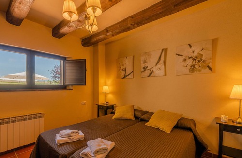 Sords Cottage | House ideal for families and paddle fans. With large garden and pool