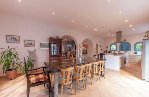 Olivella House | House in the hills of Sitges with garden and pool, for families and groups.