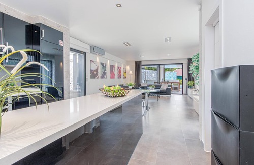 Bon Relax Ski Chalet | House Lieve, air conditioning, wifi, barbecue, private pool, parking.