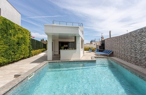Bon Relax Ski Chalet | House Lieve, air conditioning, wifi, barbecue, private pool, parking.
