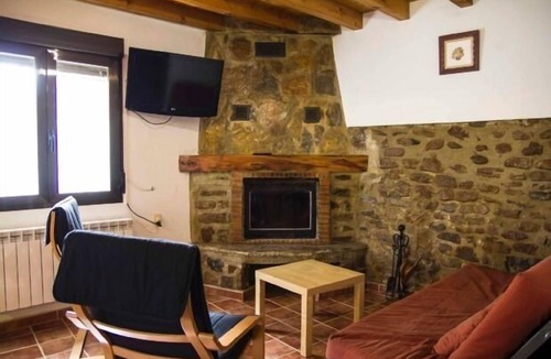 Villar del Rio Cottage | House of the Foreman and High House of Ayedo for 8 people