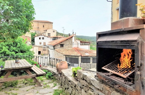 Trevijano Cottage | House of the river Leza cannon for 8 people