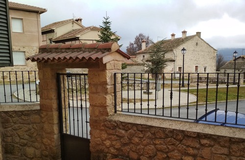 Martincano House | House overlooking the sierra "El Corralín" de Gallegos. Segovia