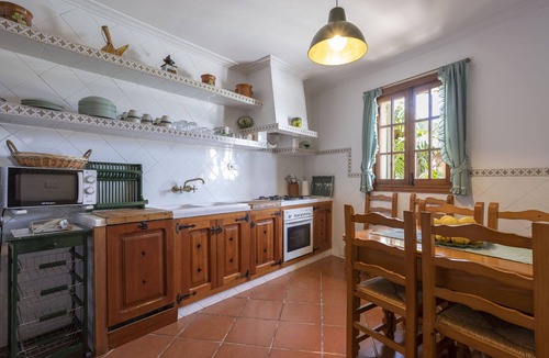 Caimari Ski Chalet | House with 3 bedrooms, 2 bathrooms and pool