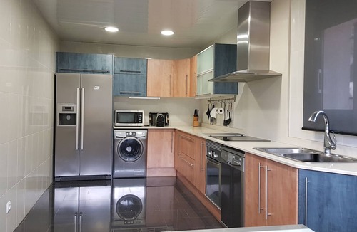 Sils House | House with garden and private pool, basketball court, wifi. On the Costa Brava.