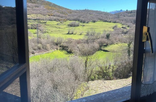 Puente Nuevo Cottage | House with garden in Picos de Europa (13 beds)