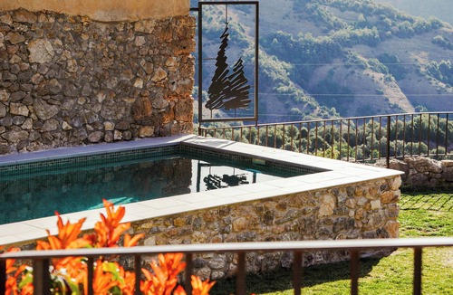 Oden House | House with Pool and Mountain Views Near Andorra
