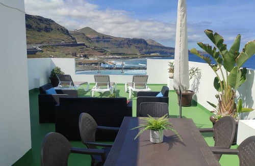 Moya House | Housing, with 2 bedrooms, kitchen, bathroom, living room and solarium.