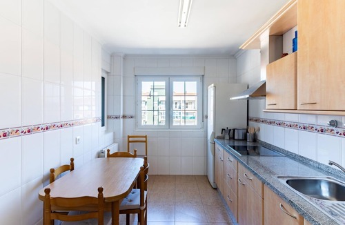 Leon Apartment | Housingleon- Arts Park with car park
