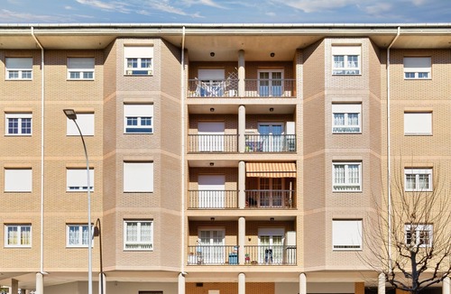 Leon Apartment | Housingleon- Arts Park with car park