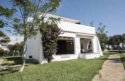 Felanitx Ski Chalet | Ibicenco-style family villa in Cala Serena beachfront complex