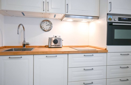 Arroyo de la Vega Apartment | Ideal Home: Cozy Space in Alcobendas with Private Terrace