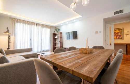 Hortaleza Apartment | IFEMA Terrace Apt Pool · Gym · Parking