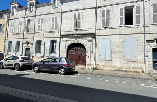 La Rochelle City Centre Apartment | In a private mansion, between the beach, parks, and the city centre