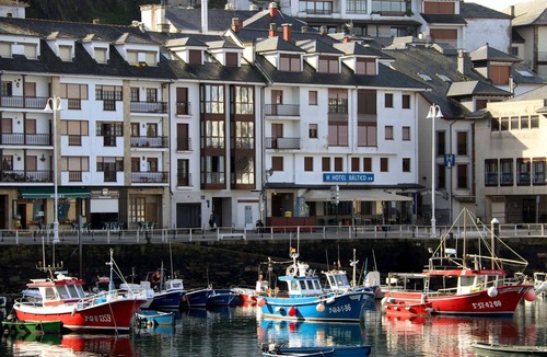 Luarca Apartment | In the middle of Paseo del Muelle Luarca Reg VUT 706AS8