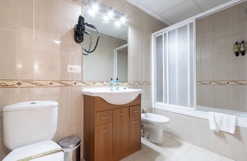 Toro Hostel | InsideHome Zaravencia Plaza Mayor