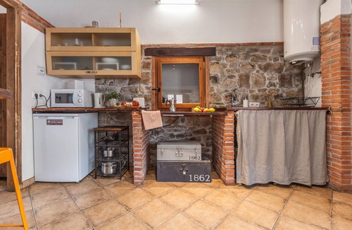Santa Maria Apartment | Jacuzzi in bedroom with mountain views and fireplace