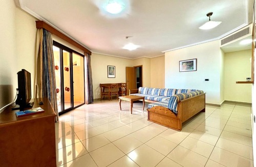 San Miguel de Abona Apartment | Junior Suite with Wifi, AC and pool, well connected in the South of Tenerife