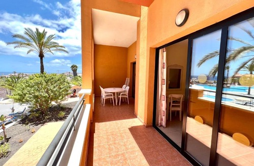 San Miguel de Abona Apartment | Junior Suite with Wifi, AC and pool, well connected in the South of Tenerife