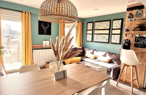 La Almozara Apartment | La balconada de la Aljafería con parking privado